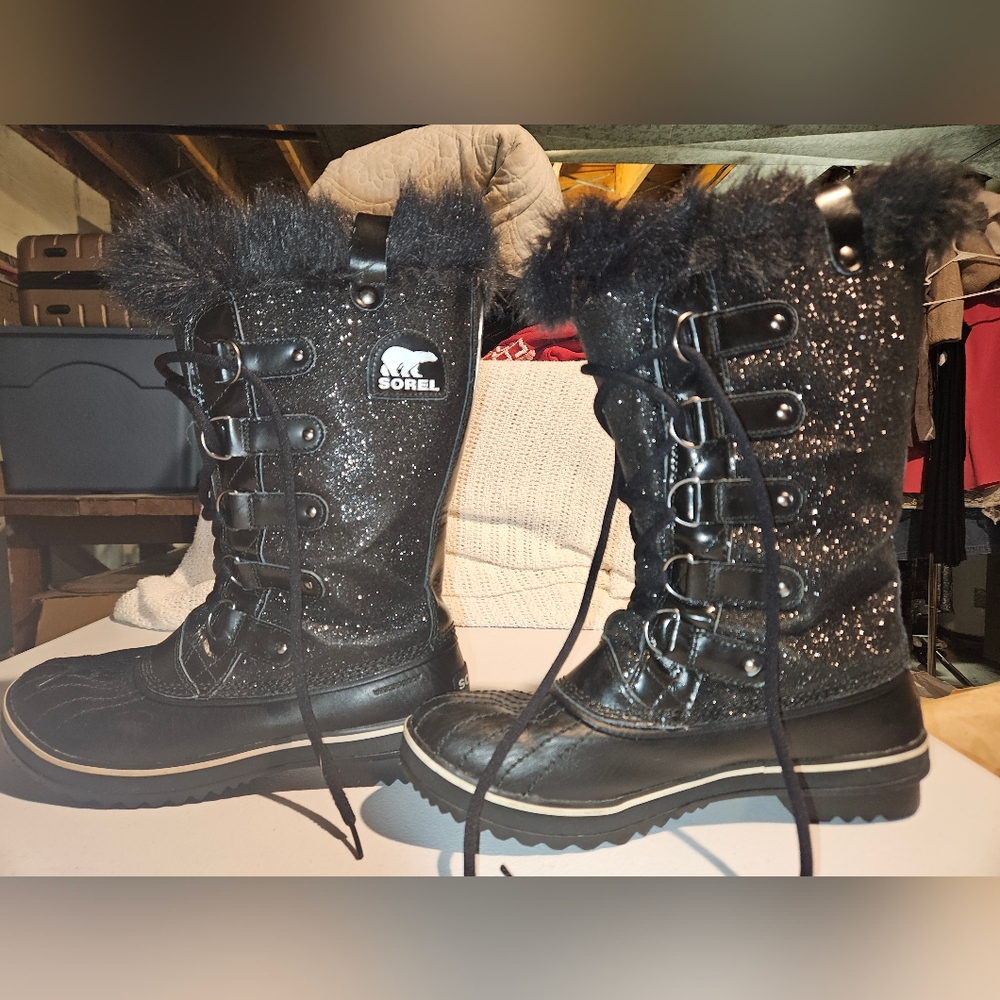 Size 9 black Sorel tofino waterproof winter boots.